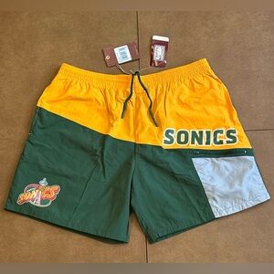NWT - Mitchell & Ness Men’s Seattle SuperSonics Vintage Shorts, Size - XL